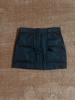 Aritzia babaton cargo satin skirt
